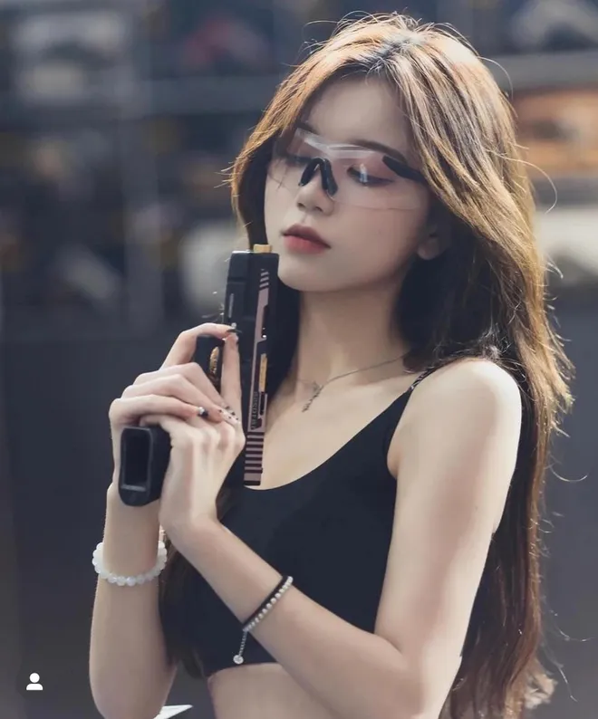 Ảnh gái xinh ngầu mạnh mẽ